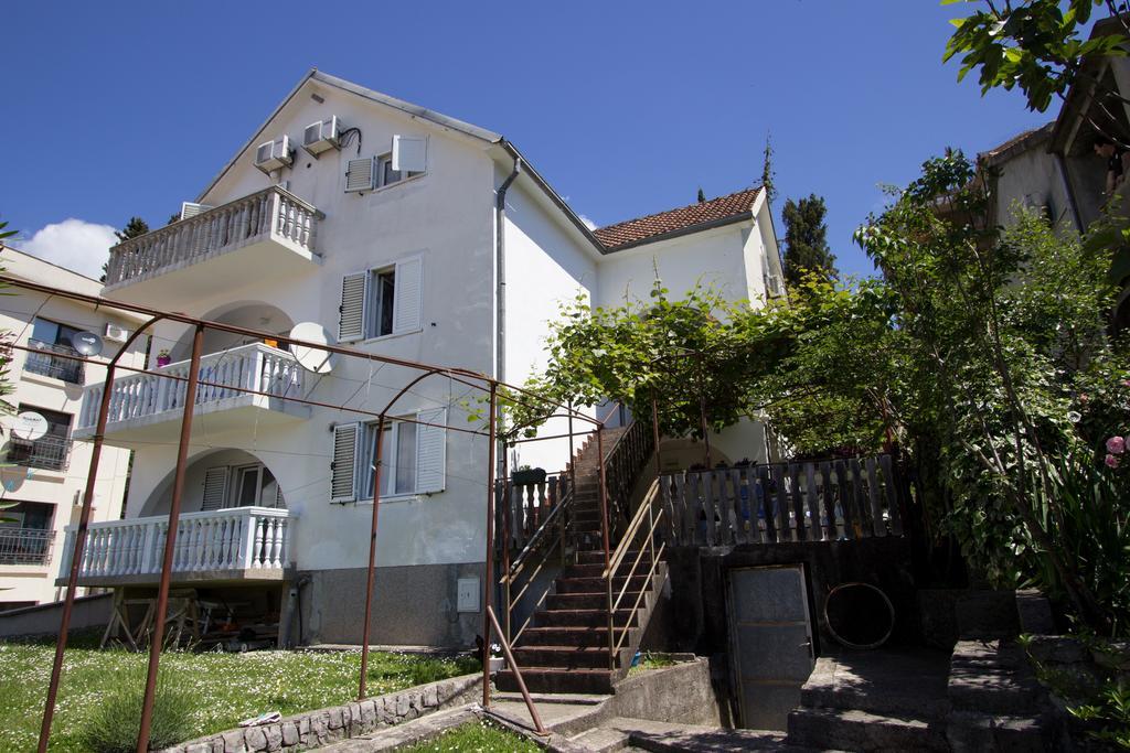 St. Roko Guest House Донья-Ластва Экстерьер фото