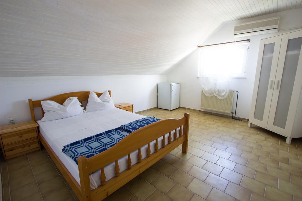 St. Roko Guest House Донья-Ластва Экстерьер фото
